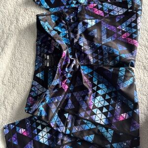 CVG Geometric Galaxy Patterned Leggings L capri